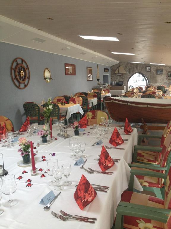 Hotel Du Port - Free Parking - Breakfast Included Estavayer-le-lac Exterior photo